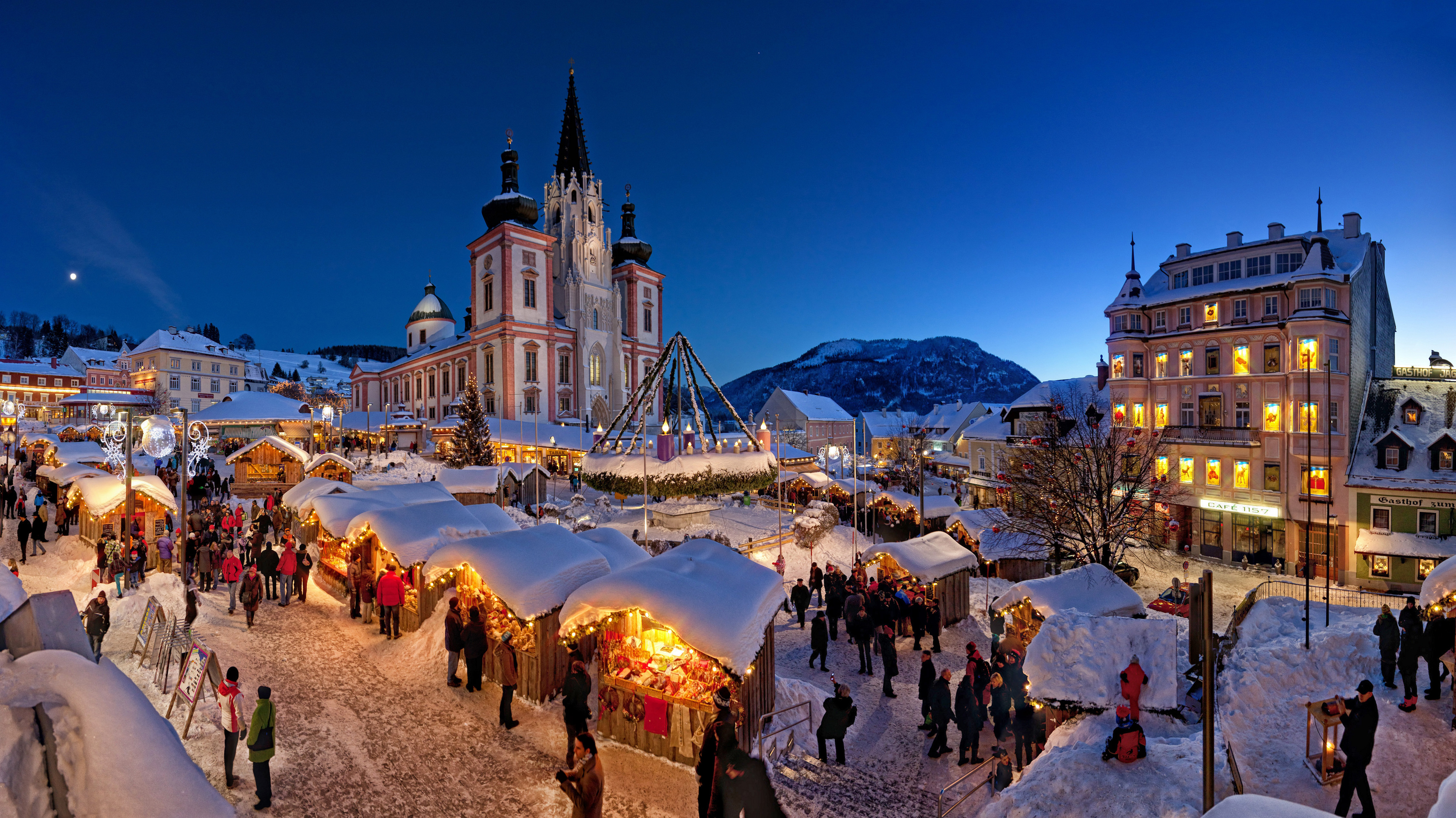 Mariazell Advent Panorama Blaue Stunde